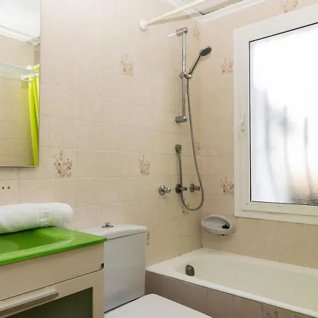 Apartamento Con Terraza Soleada Wifi Gratis Апартаменты *